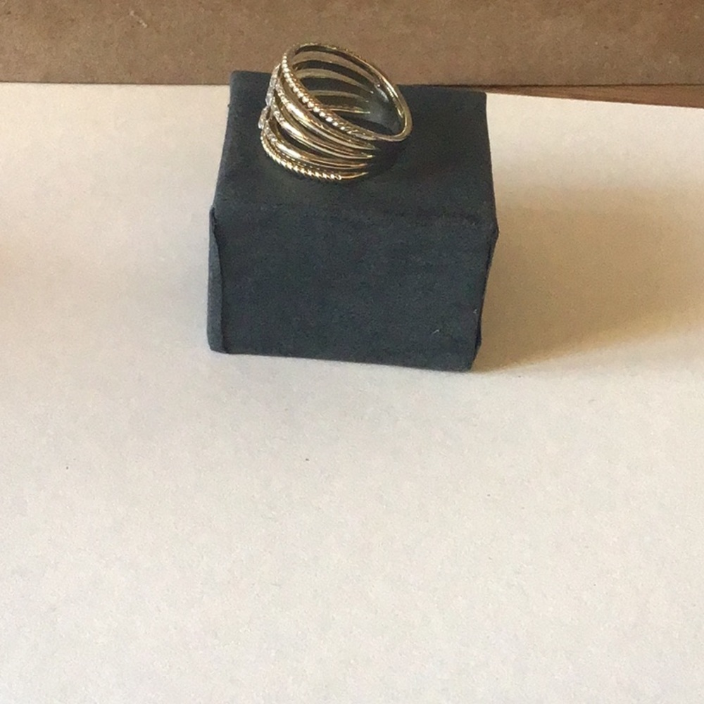 Beautiful stack designed ring - Picture 3 of 11